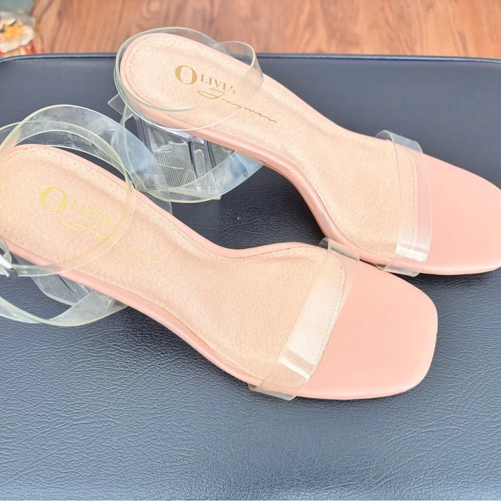 Olivia Ferguson chic blush